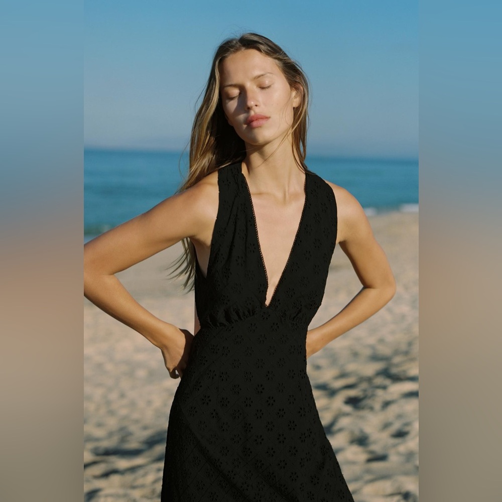 NWT Zara Black CUTWORK EMBROIDERY DRESS - Eyelet and Open Back, V Neck Sz Med - Picture 2 of 11